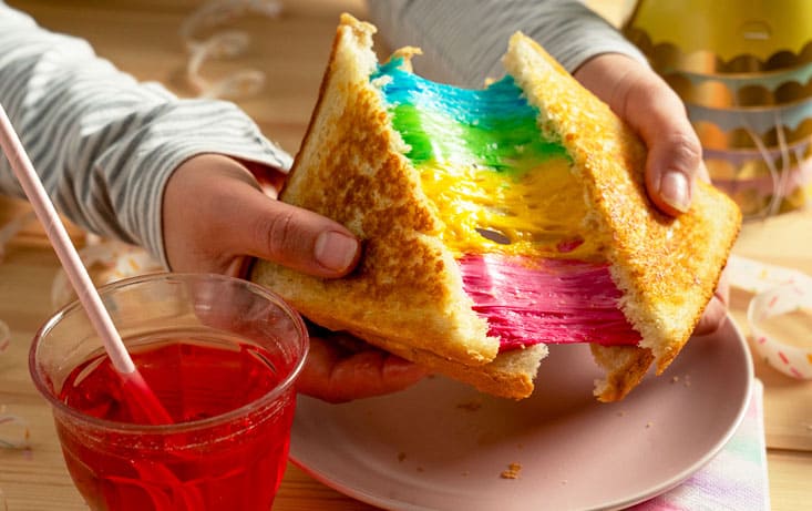 Rainbow grilled cheese på Lantgoda surdeigsbrød - Oppskrifter | Pågen